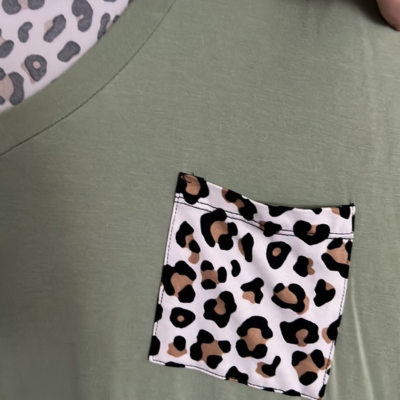 Reb in J Green and leopard top - Picture 4 of 4